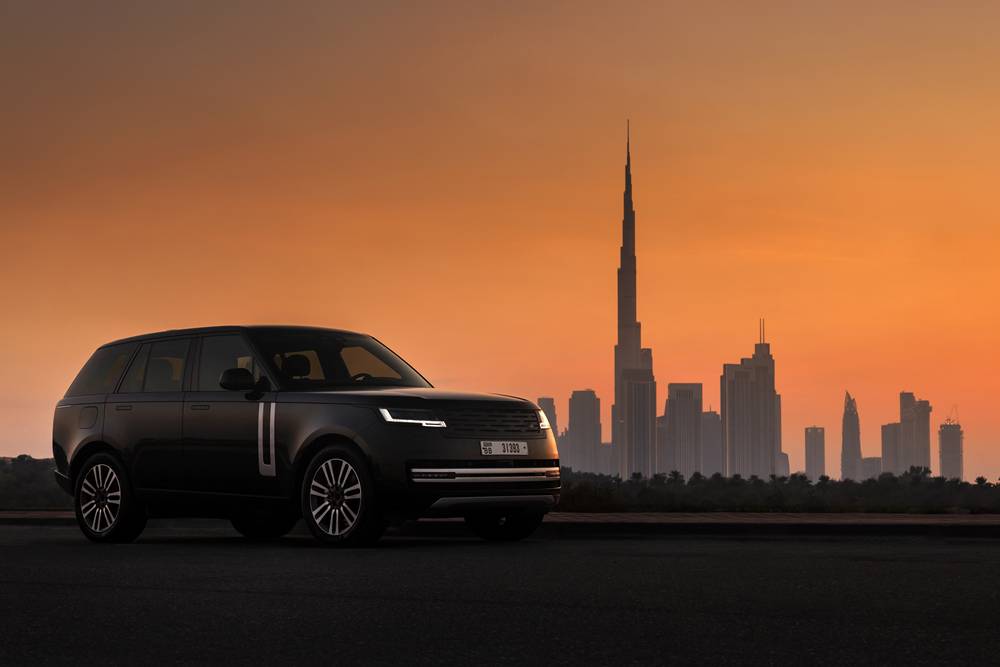 Range-Rover-electric_BEV_testing-in-desert (6)