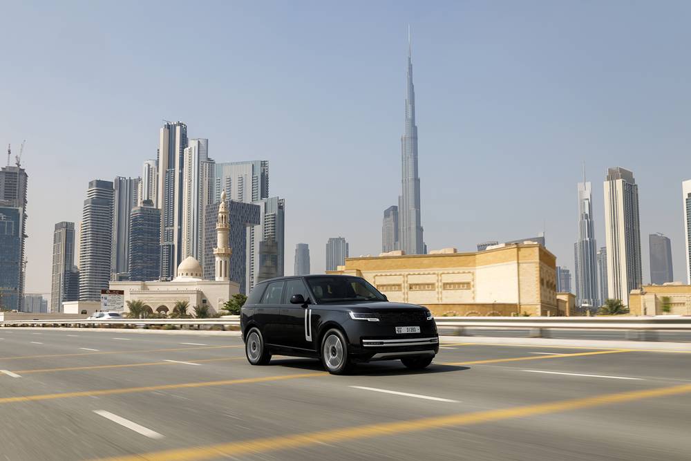 Range-Rover-electric_BEV_testing-in-desert (8)