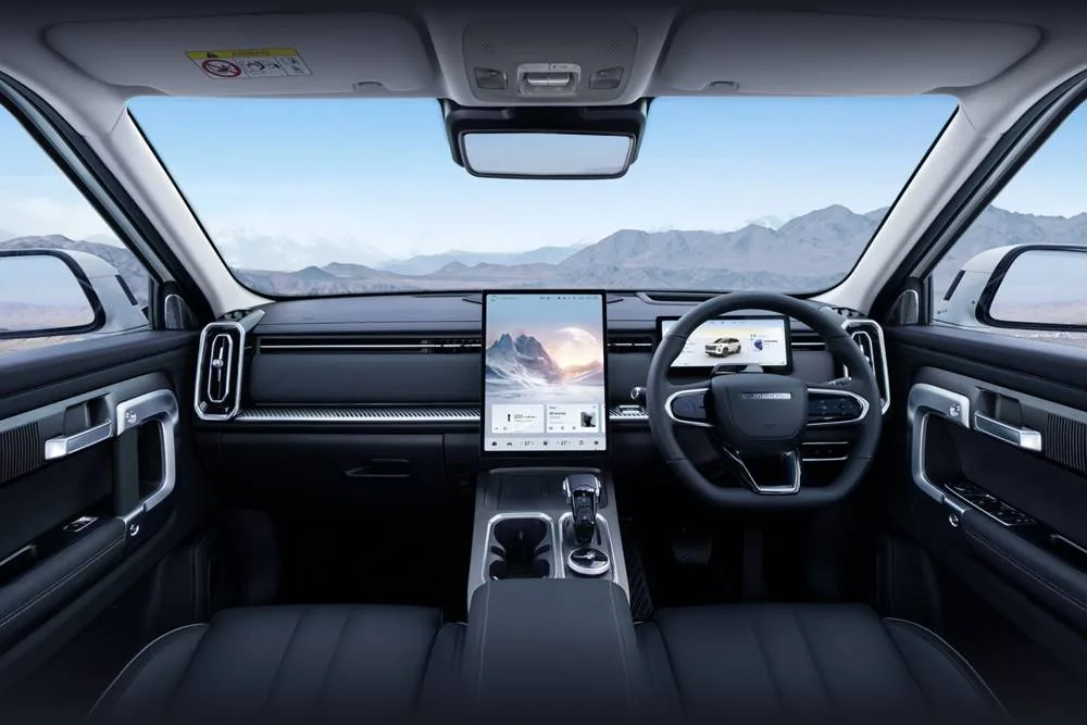 Jaecoo J7 PHEV dash and console