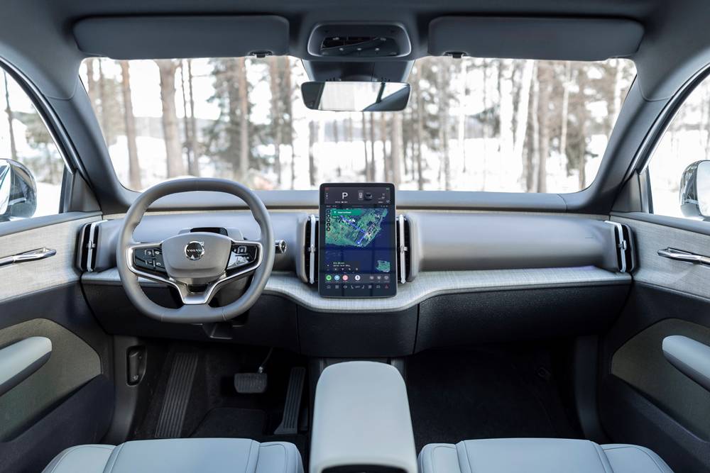 Volvo EX30 Cross Country – interior LHD dash 