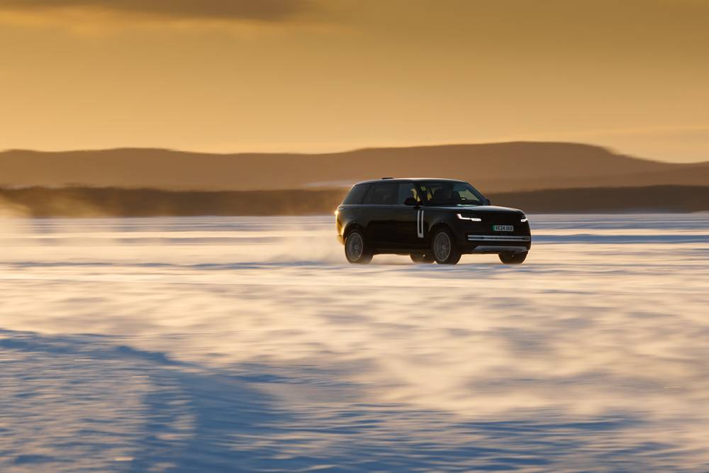 Range-Rover_Electric_arctic-testing (4)