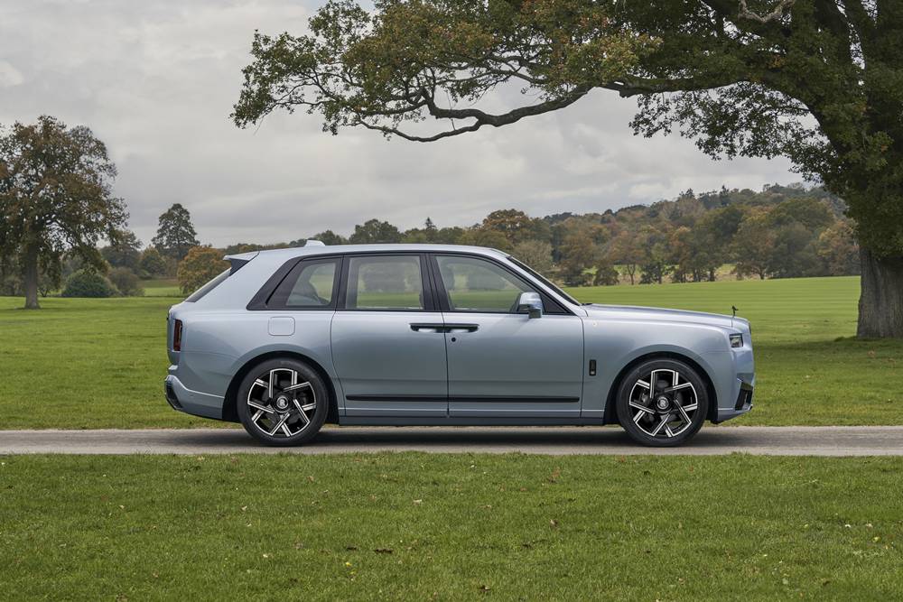 Rolls-Royce Black Badge Cullinan Daisy (1)