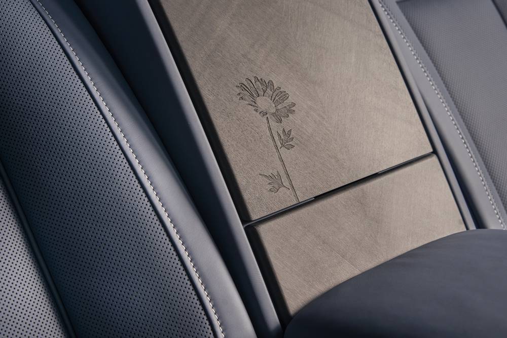 Rolls-Royce Black Badge Cullinan Daisy (2)