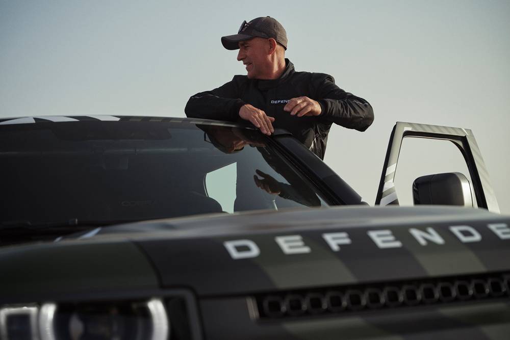 Defender Dakar D7X-R_STEPHANE_PETERHANSEL_01