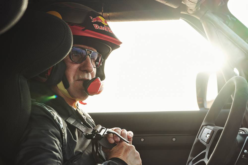 Defender Dakar D7X-R_STEPHANE_PETERHANSEL_03