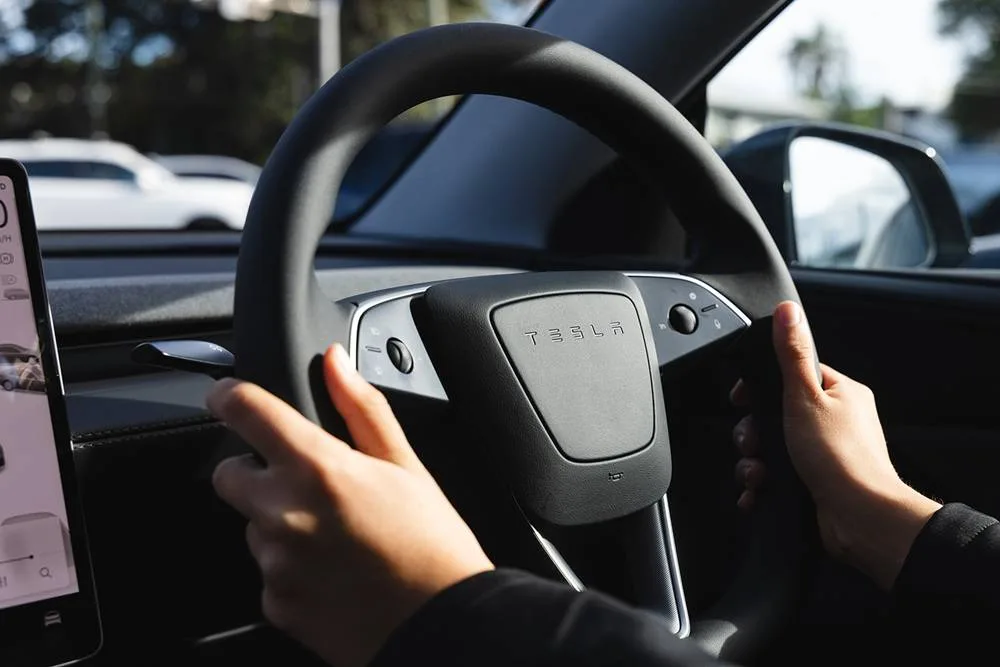 Tesla Steering wheel FSD now by Subscription