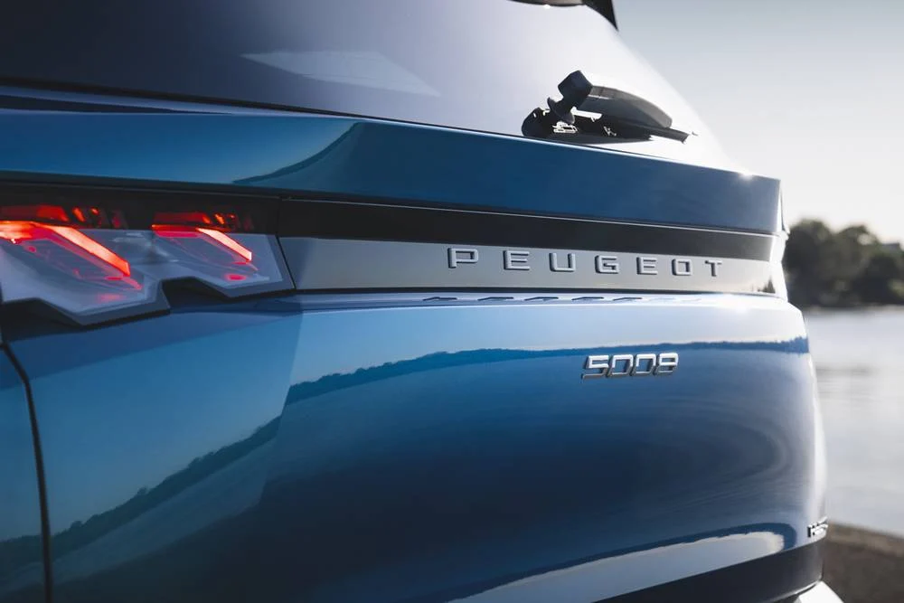 5008 GT PREMIUM HYBRID SUV 6