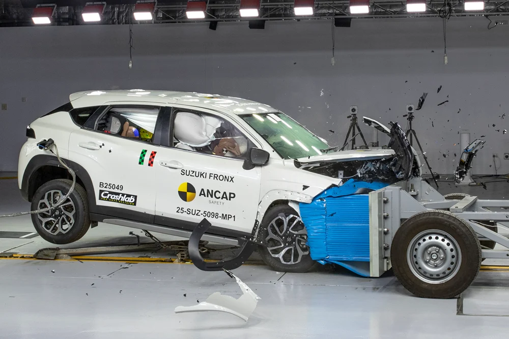 PHOTO – Suzuki Fronx (frontal offset A)