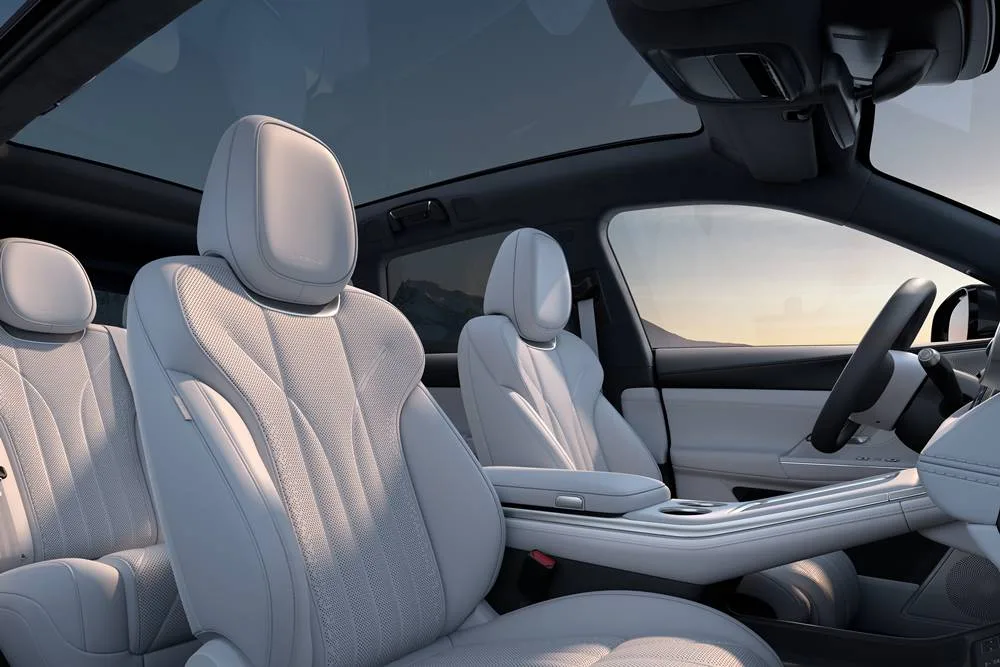 G9 Launch 2025_Interior Light Gray_SoMe only