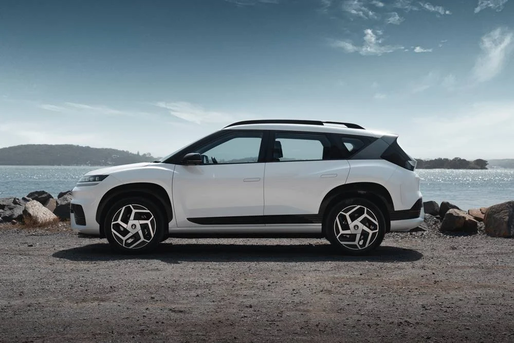 Hyundai ELEXIO – 05 Hyundai-ELEXIO side