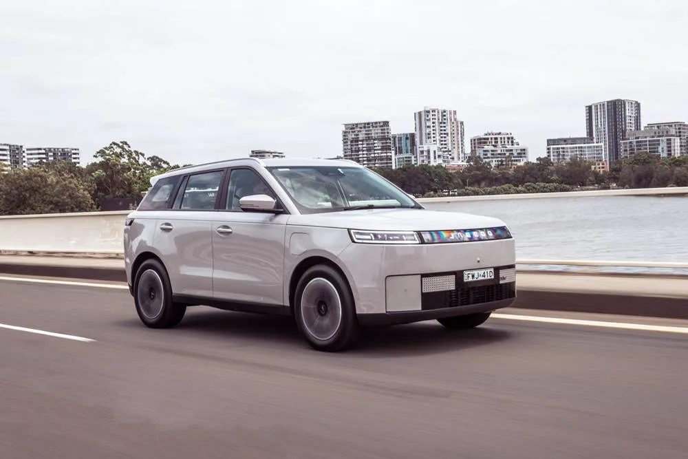 Jaecoo J5 EV front driving