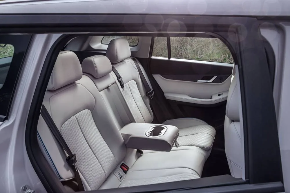 Jaecoo J5 EV  back seats white