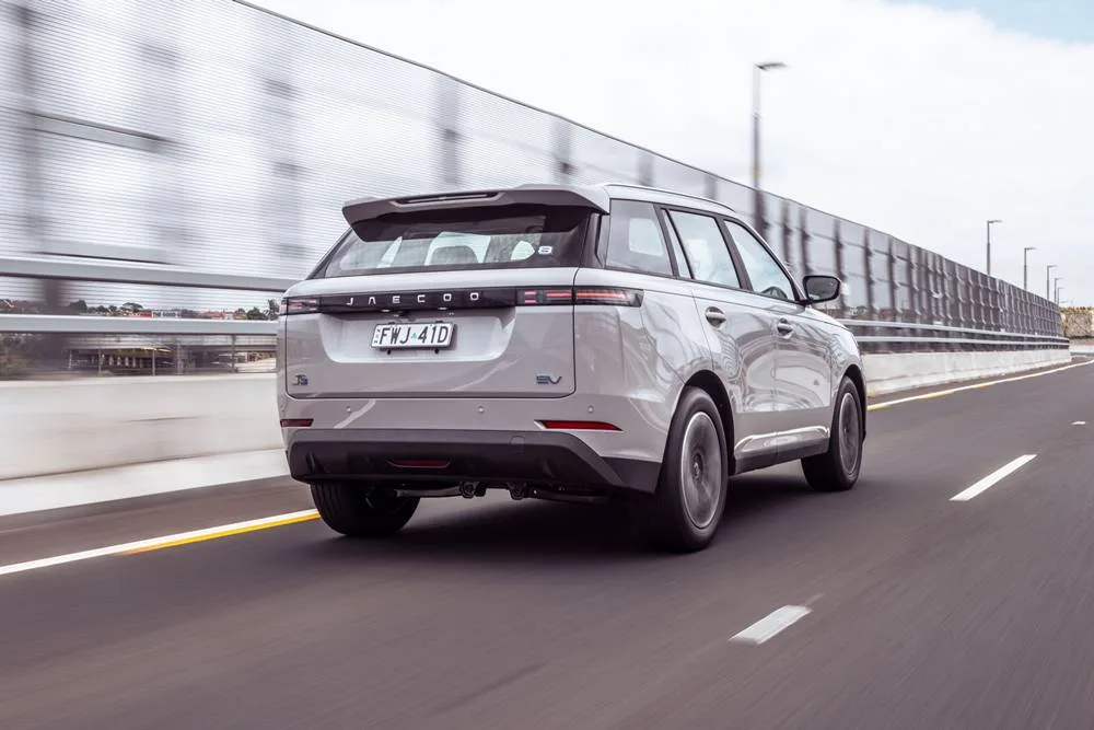 Jaecoo J5 EV rear driving