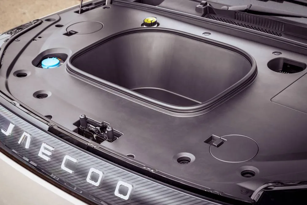 Jaecoo J5 EV frunk front storage