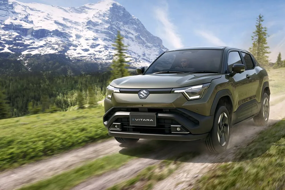All New Suzuki E VITARA-EXTERIOR front driving in mountains