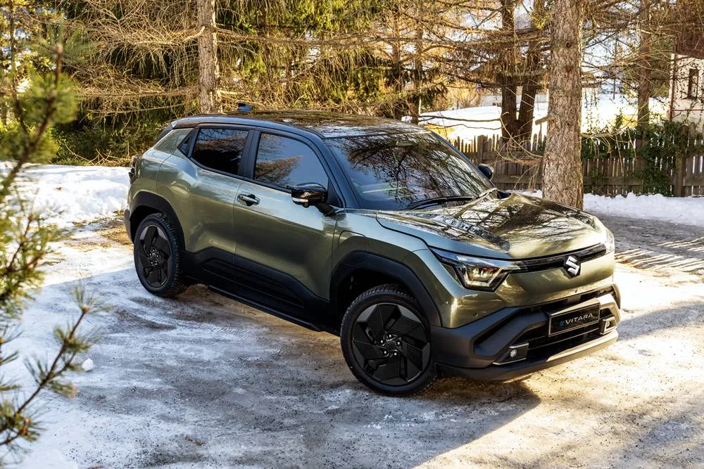 All New Suzuki E VITARA-EXTERIOR front parked in snow
