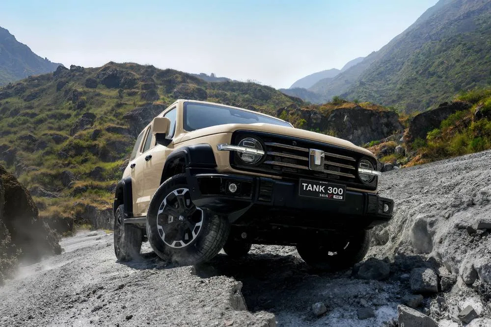 GWM Tank 300 PHEV Hi4T climbing a hill