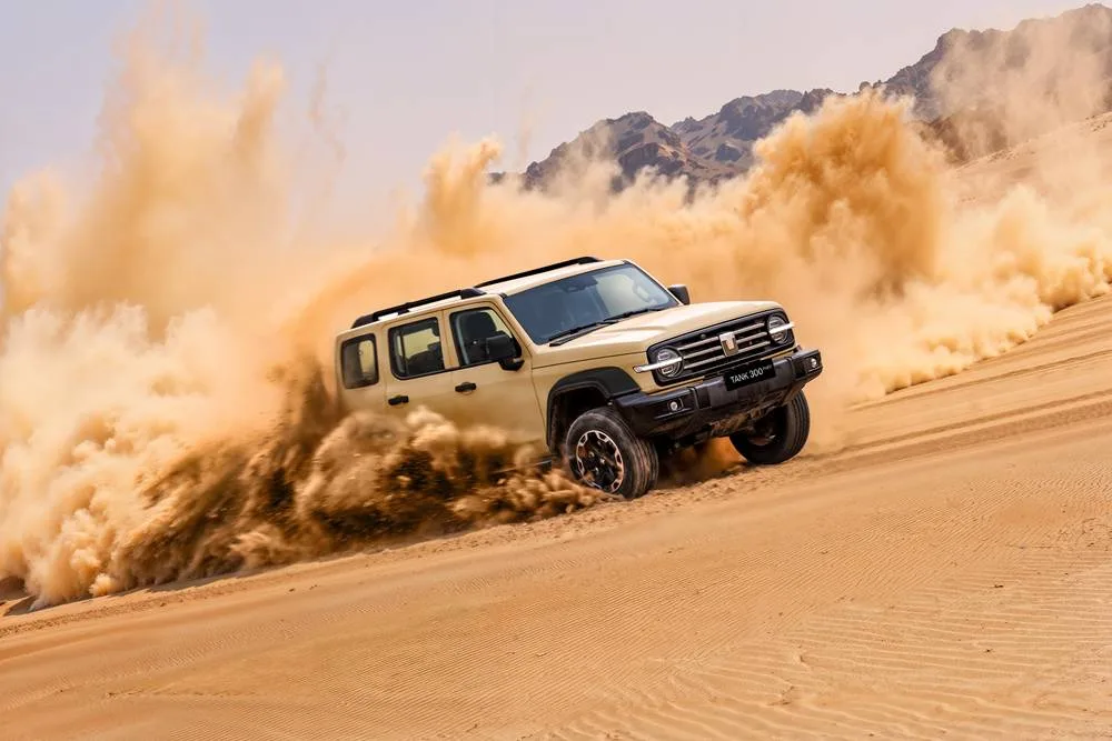 GWM_TANK 300_Hi4-T_04 in the sand