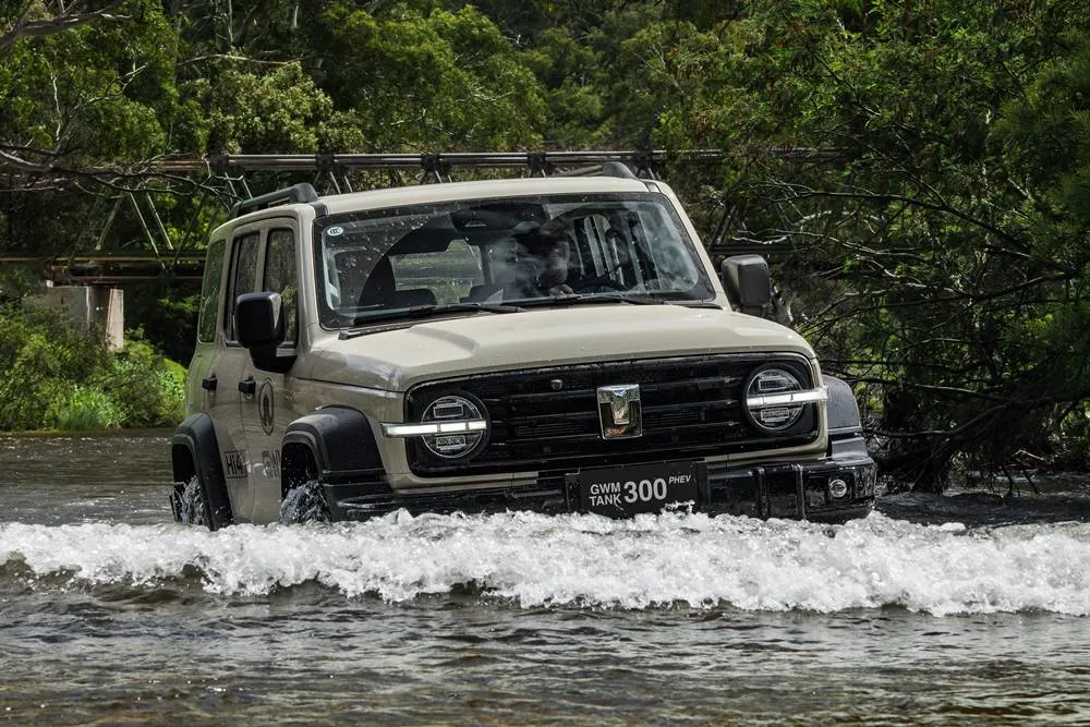 GWM_TANK 300_Hi4-T_04 in the water