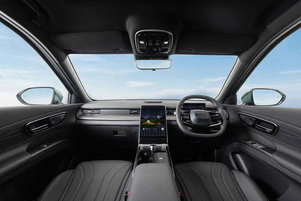 Hero LEPAS L8 to launch in UK and Australia (cabin dash and wheel