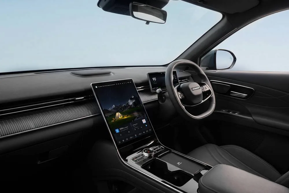 Hero LEPAS L8 to launch in UK and Australia (cabin dash and wheel