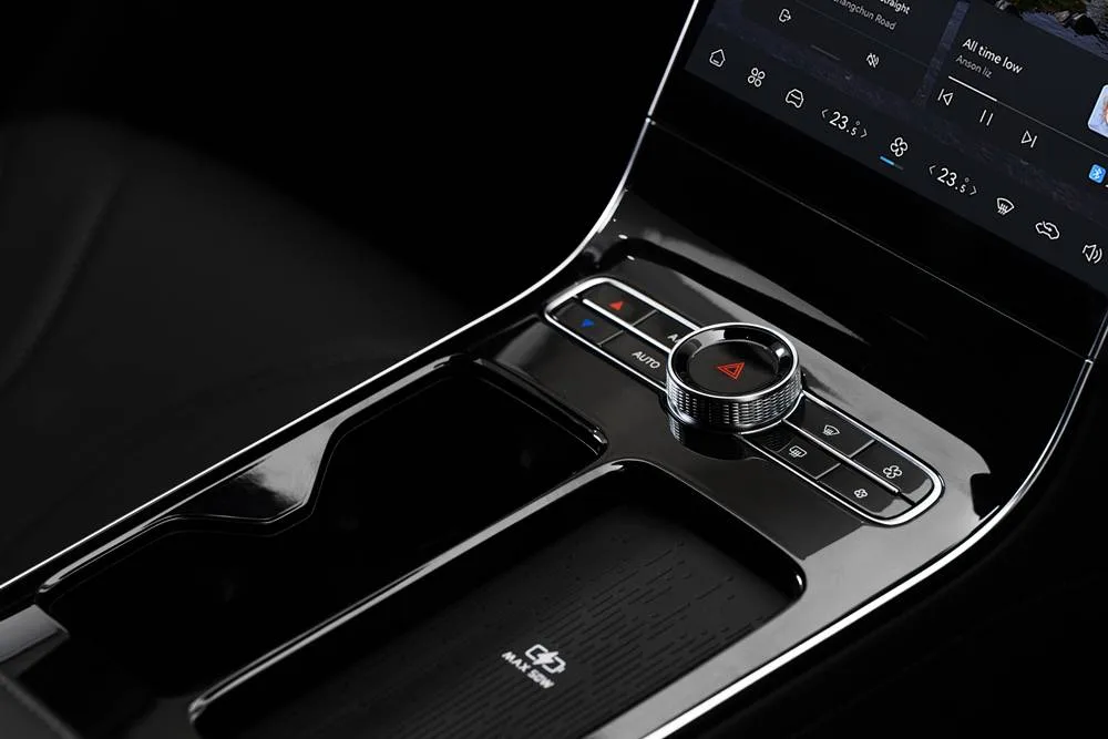 Hero LEPAS L8 to launch in UK and Australia (cabin console