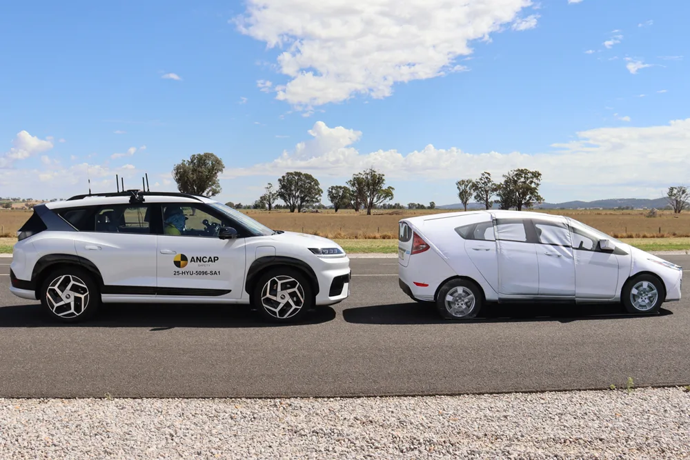 Hyundai Elexio (AEB Car-to-car A)