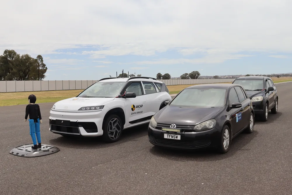 Hyundai Elexio (AEB Pedestrian B)