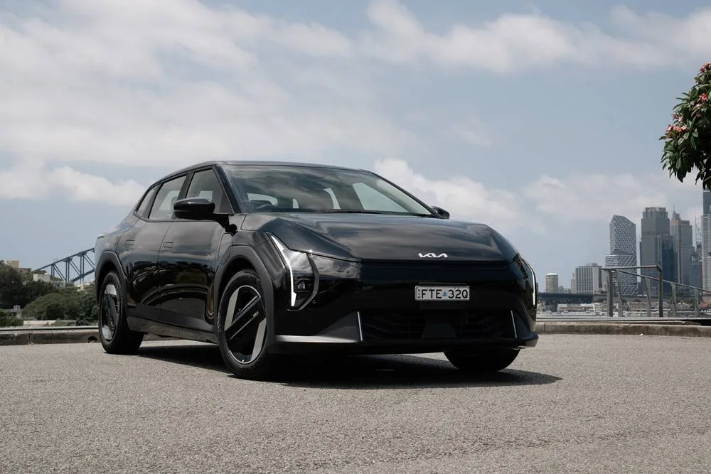KIA-EV4_air-BLACK_08