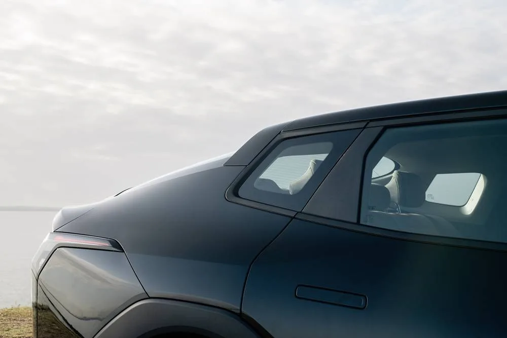 KIA-EV4_air-BLACK_08