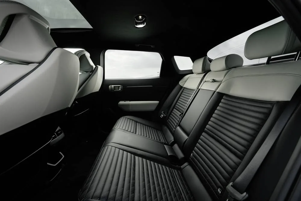 KIA-EV4_GT-line-BLUE_rear seats