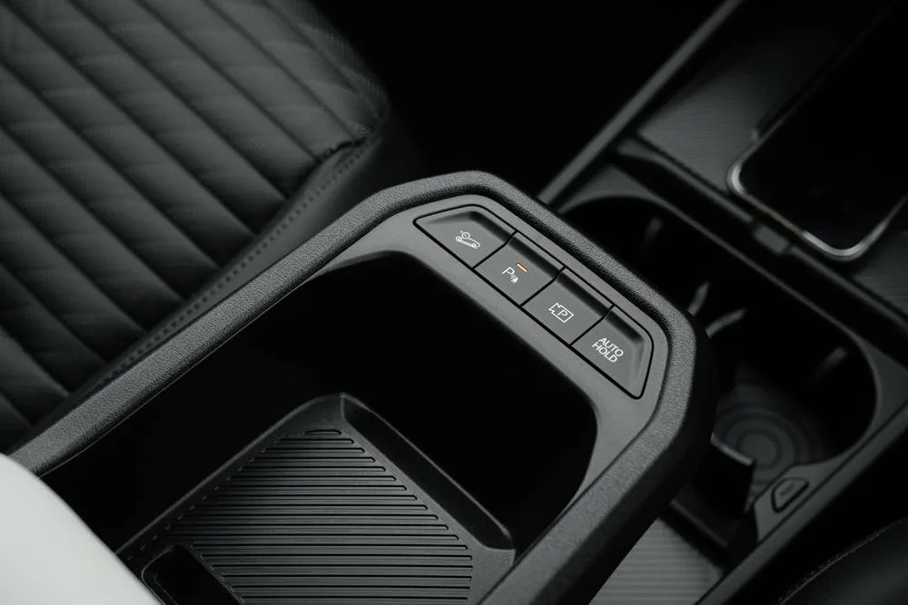 KIA-EV4_GT-line-BLUE_front console