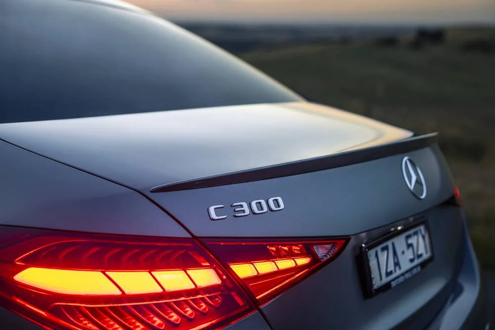 Mercedes Benz C300 AMG bootlid spoiler country side surrounds