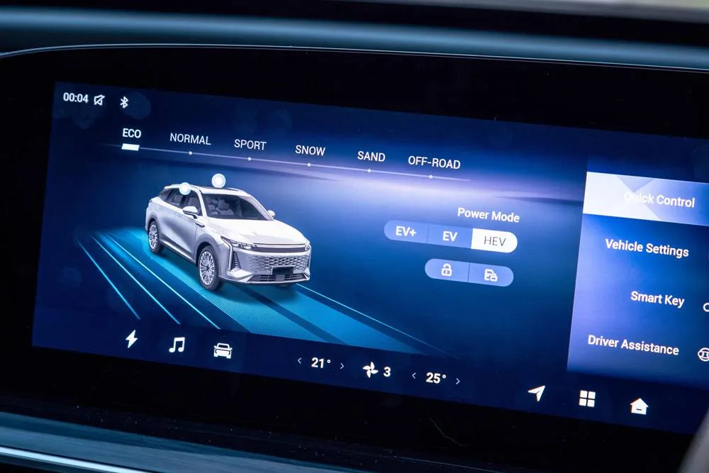Omoda-9-SHS-phev dash infotainment screen
