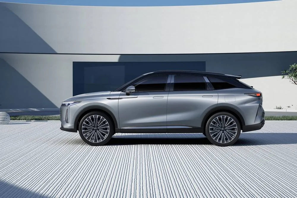 Omoda-9-SHS-phev side