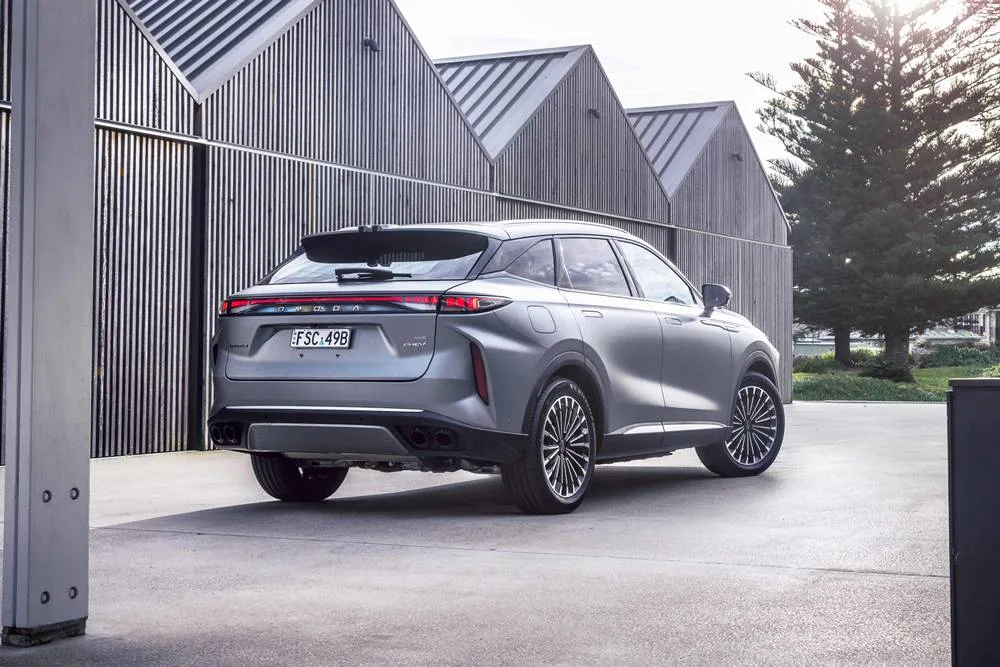 Omoda-9-SHS-phev rear 3/4