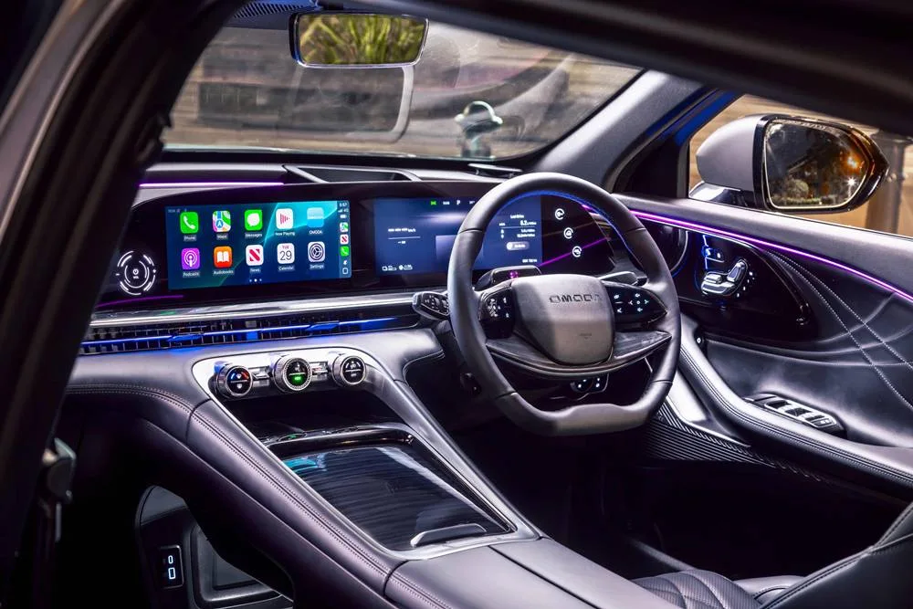 Omoda-9-SHS-phev front seats and dash