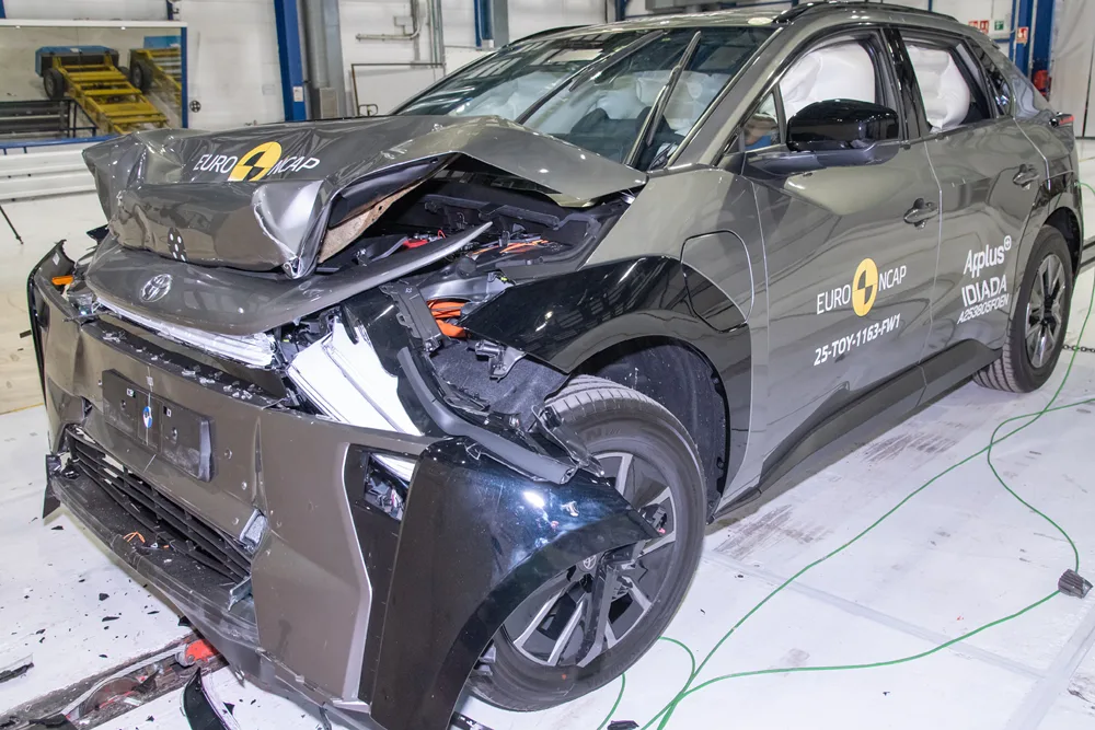 euro ncap Toyota bZ4X (full width B)
