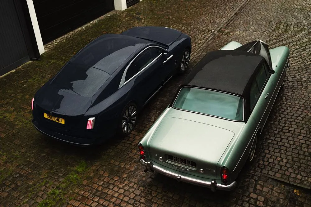 ROLLS-ROYCE-SPECTRE-BESIDE-A-1965-ROLLS-ROYCE-SILVER-CLOUD-COUPE from above