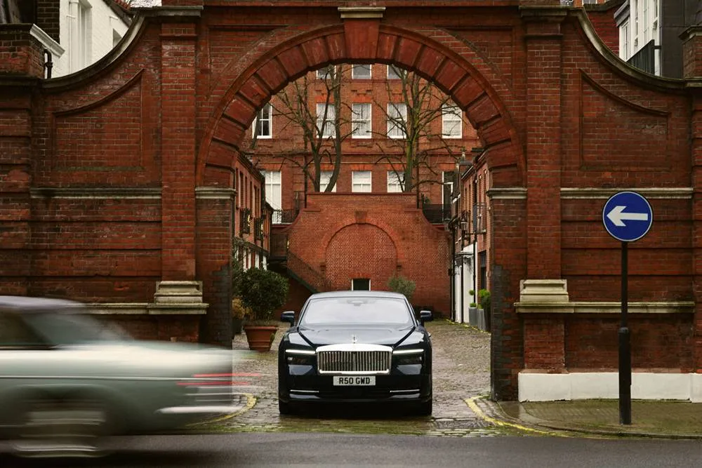 ROLLS-ROYCE-SPECTRE-BESIDE-A-1965-ROLLS-ROYCE-SILVER-CLOUD-COUPE