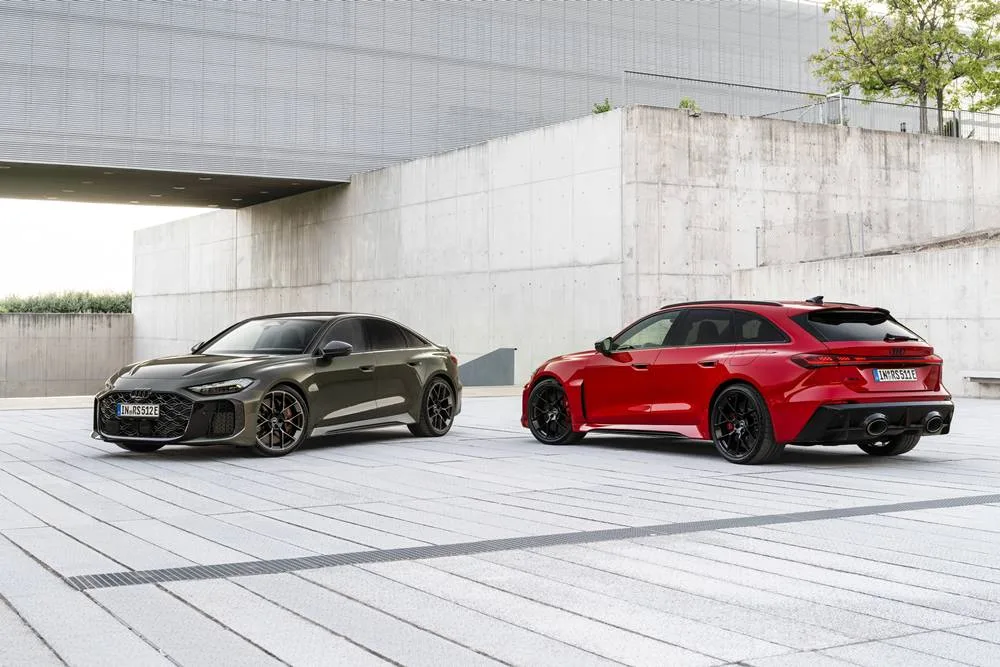 Audi RS 5 Sedan / Audi RS 5 Avant side by side