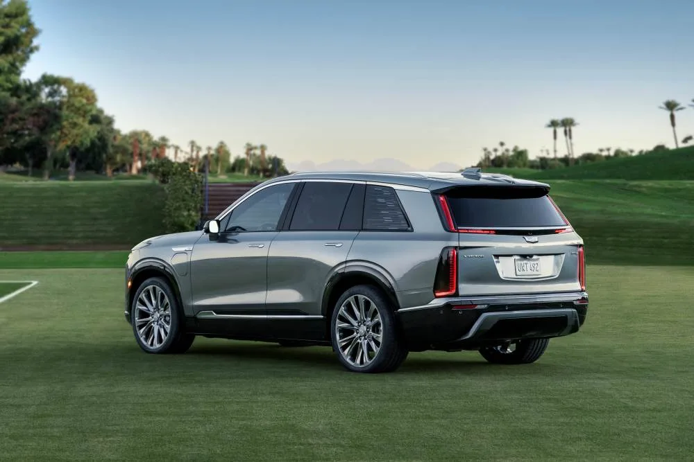 The 2026 VISTIQ side profile in Argent Silver.