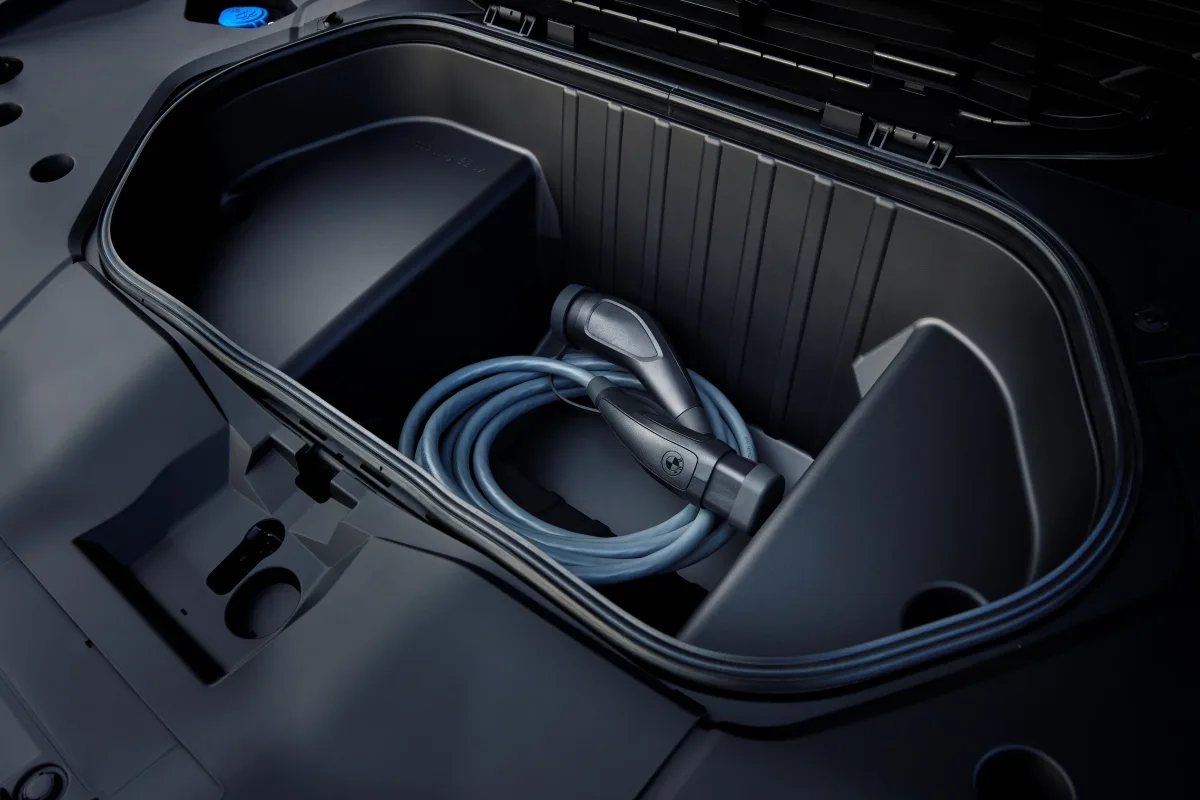 BMW-Neue-Klasse-the-fully-electric-iX3-frunk-open
