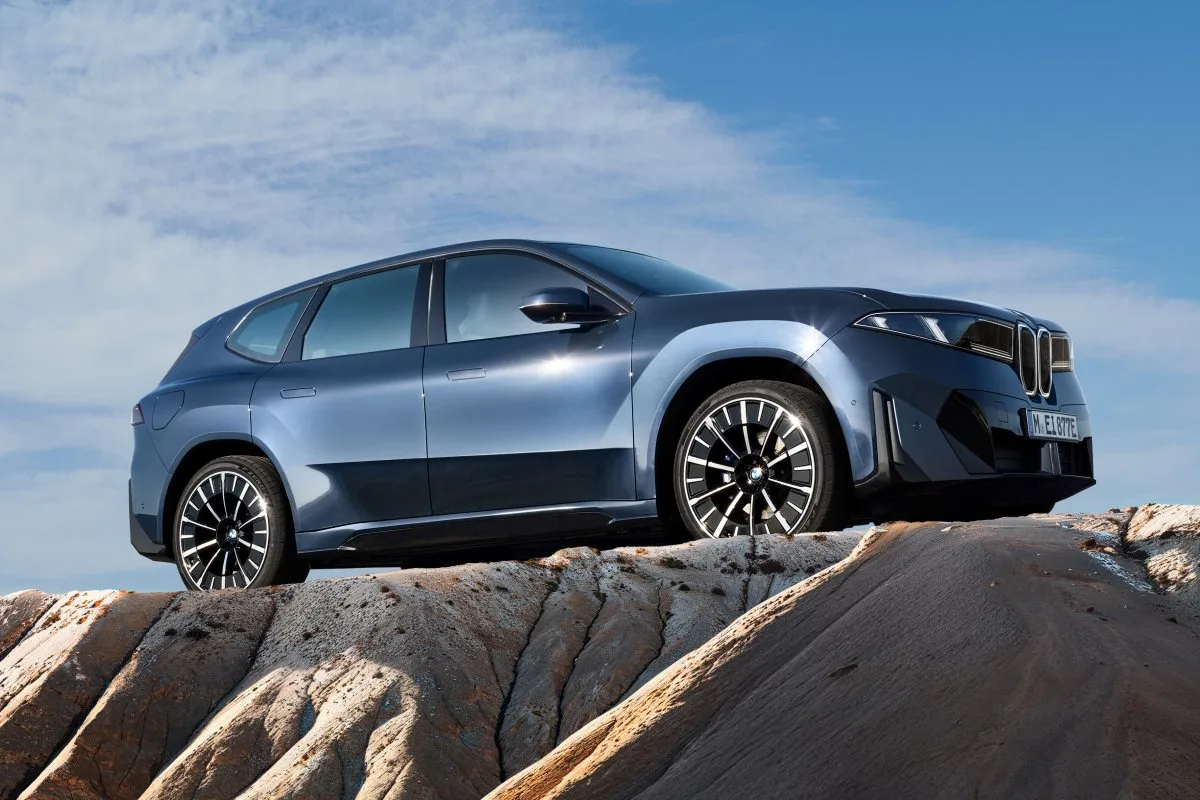 BMW-Neue-Klasse-the-fully-electric-iX3-front 3/4