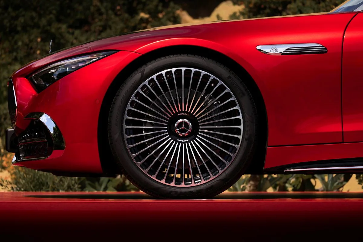 Mercedes-Maybach SL 680 front wheel detail