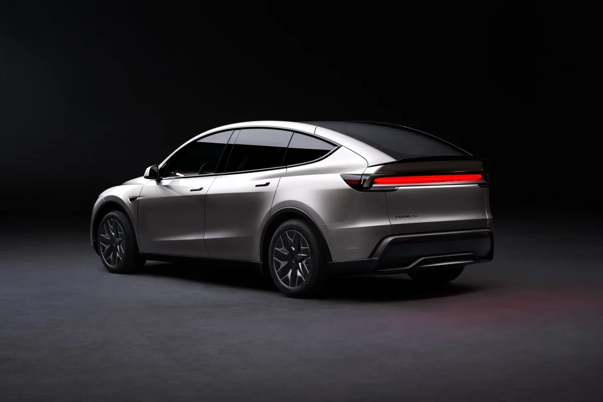 Model - Y - L for 2026 rear 34