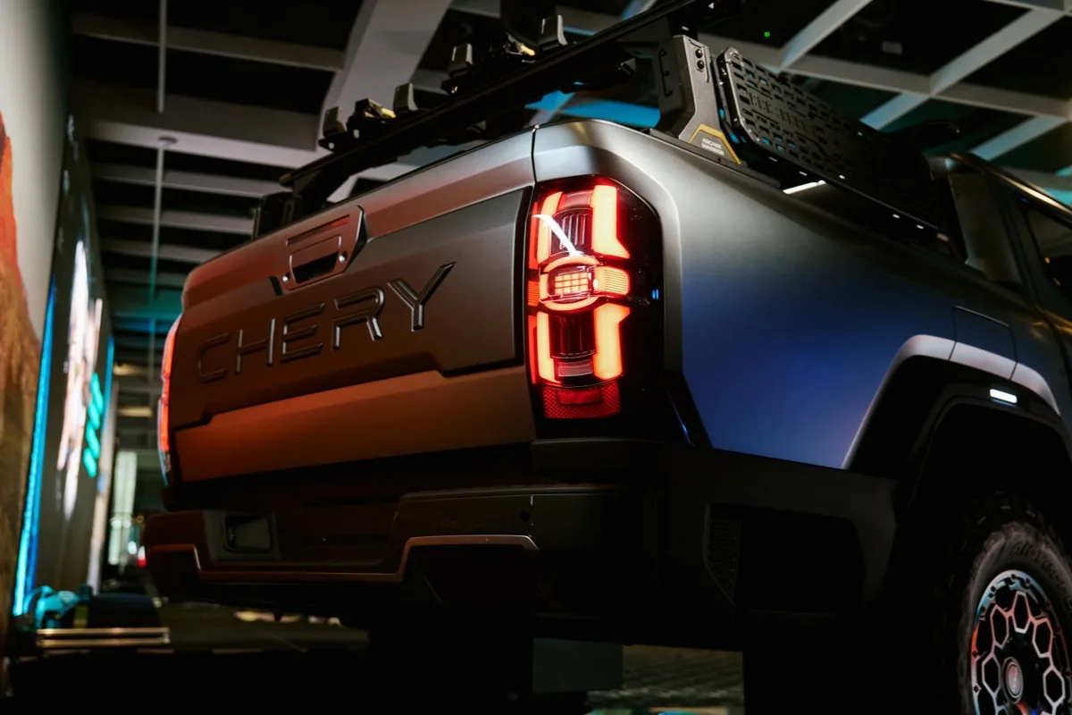 Chery plug-in hybrid diesel ute geometric LED tail light and CHERY tailgate lettering