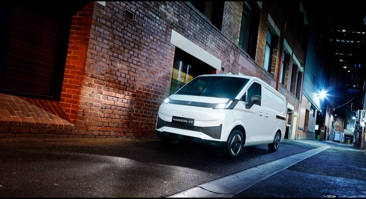 2026 Farizon V7E electric van front three-quarter view in white at night