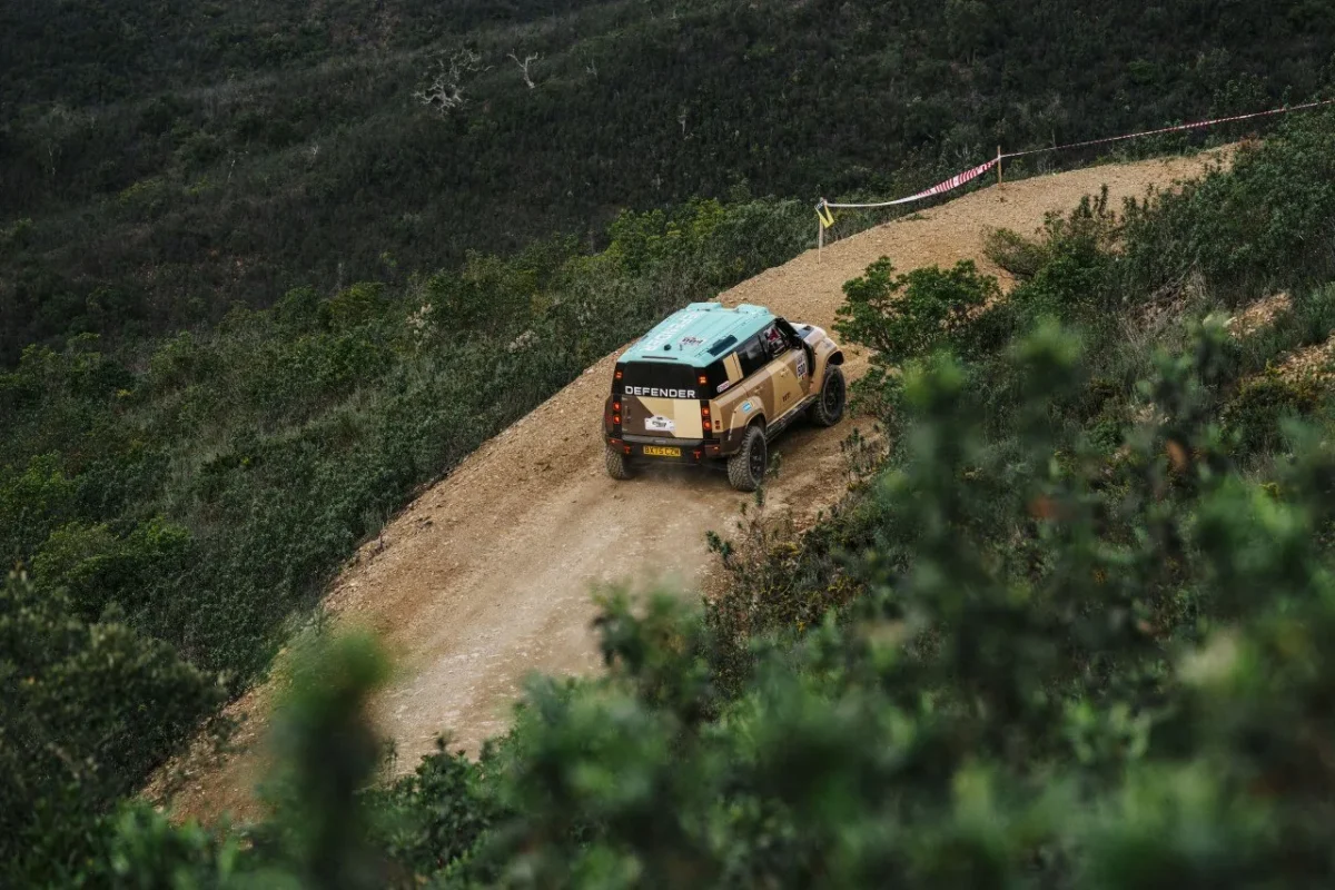Defender Dakar D7X-R from behind on Portuguese rally stage