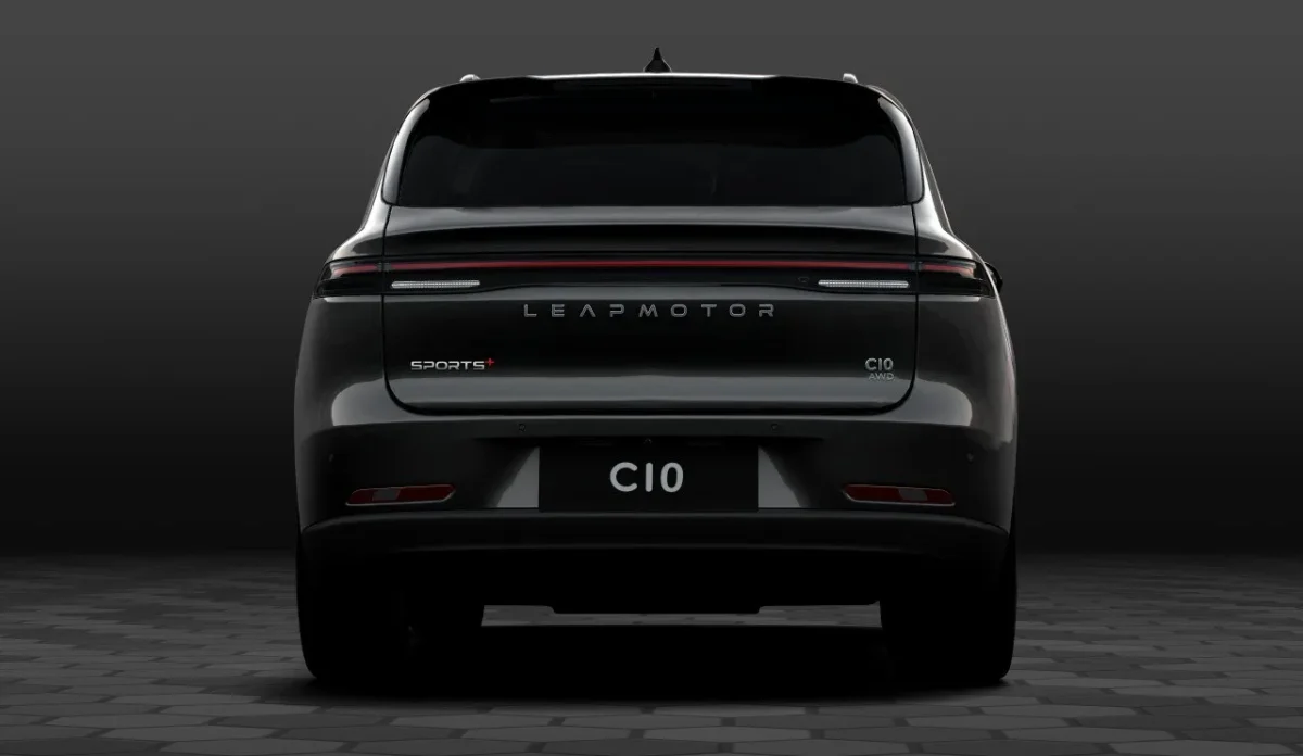 Leapmotor C10 AWD Sports+ Special Edition rear view in Metallic Black with LED light bar